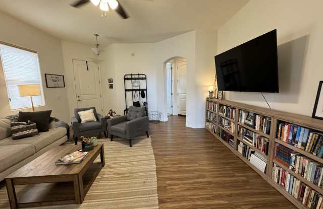 5765 N Thornberry Drive Gallery 4