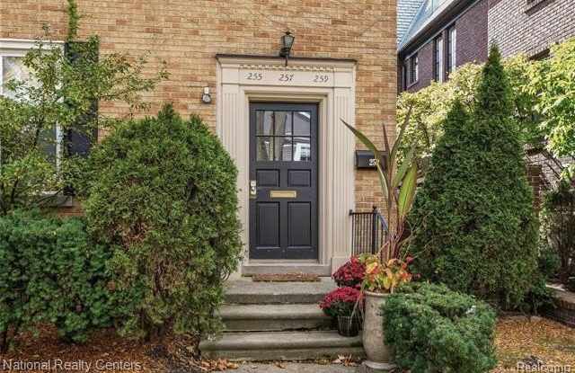 255 W BROWN Street Gallery 2