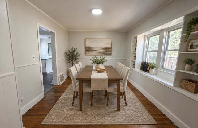 990 Emma Avenue – 5-Bedroom Home with Porch and Off-Street Parking Gallery 4