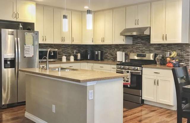 124 Glennwood Pl NE Gallery 3