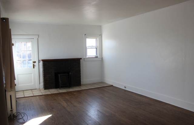 LARGE 3 bedroom in Old Broadmoor Gallery 4