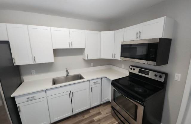 Bradenton 3 Bed 2 Bath Remodeled Duplex for Rent - $1,899 Special (Apply & Sign by 9/30) | 34203 Gallery 4