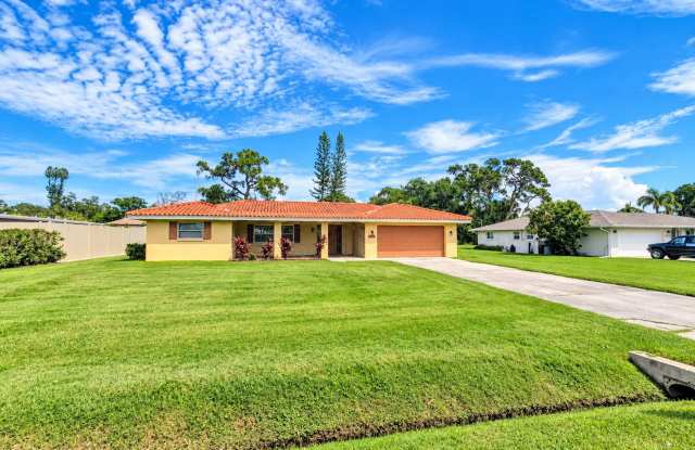 ANNUAL UNFURNISHED-3/2 SFH with new kitchen, less than one mile from Siesta Key!! Gallery 1