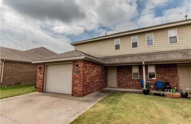 902 Oakwood  ST photos photos