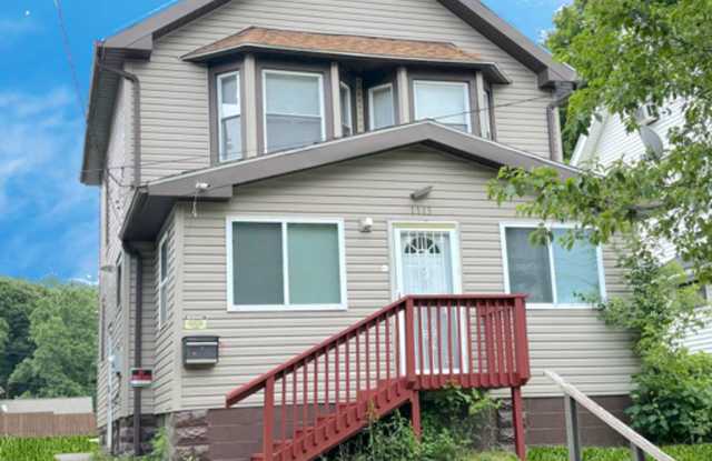 Nice 3 Bedroom, 1 Bathroom Home – Available Now photos photos