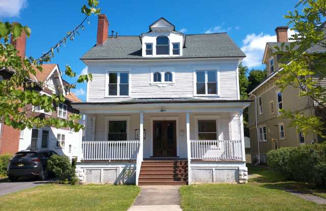 813 Euclid Avenue - Gorgeous Single Family Home with Garage and Off Street Parking Available 8/1/27 Gallery 3