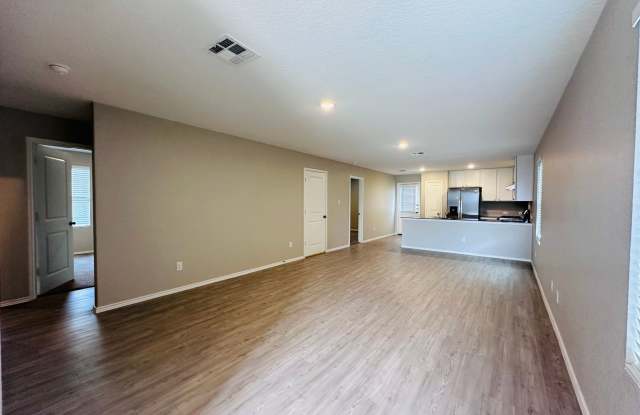 Charming 3-Bedroom Home in Ruby Crossing Gallery 4