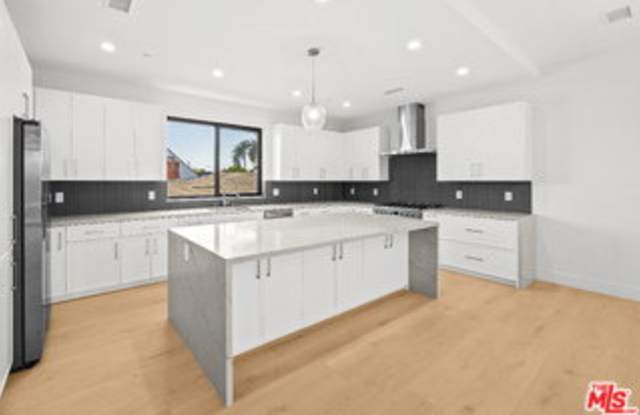 8902 Sawyer Street Gallery 4