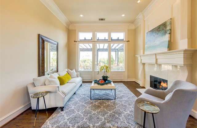 2588 W Creek Drive Gallery 3