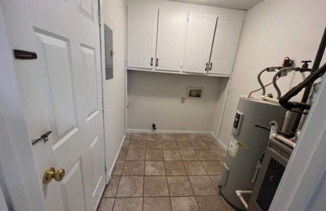 2 bed 1 bath duplex in Bogart! Gallery 4