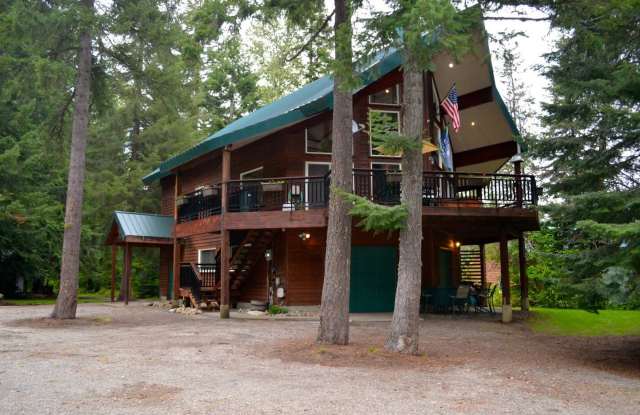 Amazing fully furnished lodge style home near Snoqualmie pass. photos photos