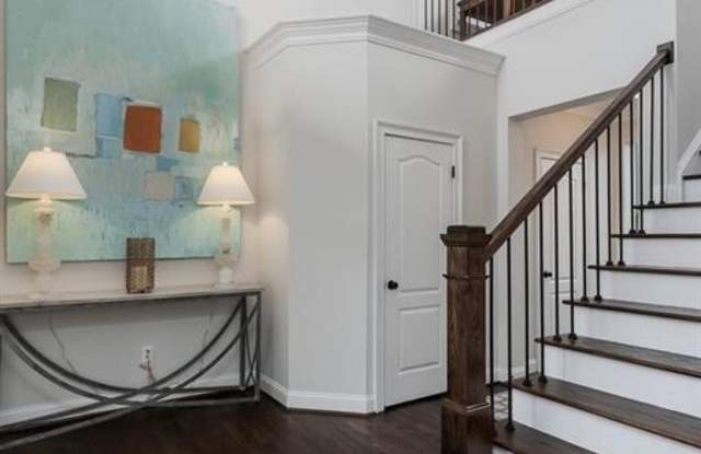 2537 Oglethorpe Circle NE Gallery 4