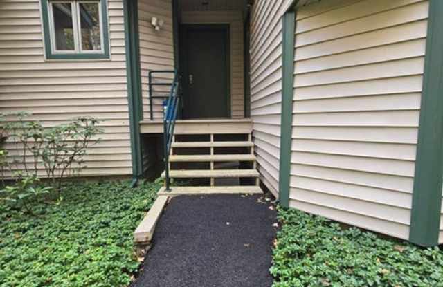Beautiful townhouse across from Shawnee Mountain Ski Area photos photos