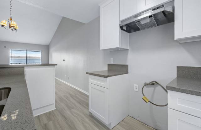 Roswell Avenue (905) Gallery 3