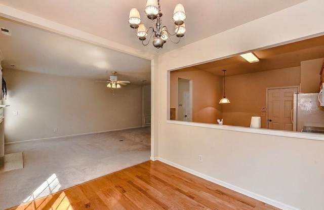 Charming Townhome located in the Blakeney Preserve in Charlotte! Gallery 4
