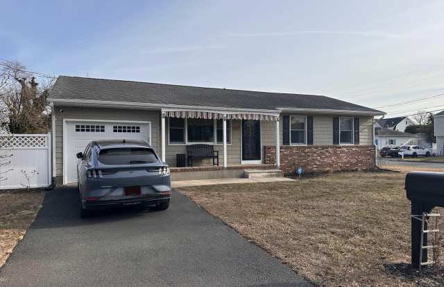 527 Delaware Avenue - 527 Delaware Avenue, Point Pleasant, NJ 08742