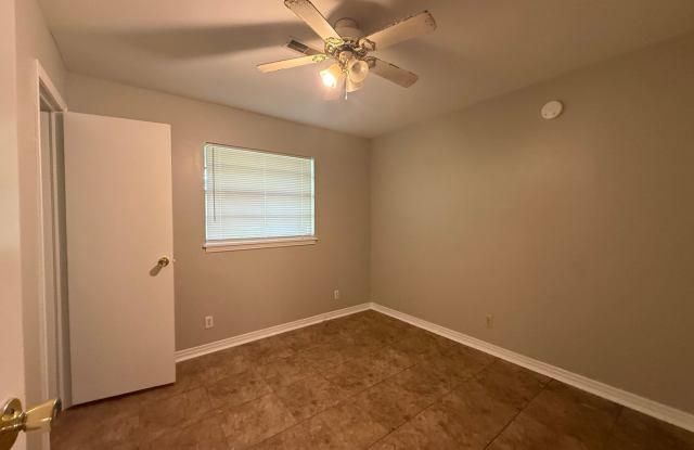 Charming 3-Bedroom Home in Convenient Florence Location! Gallery 4