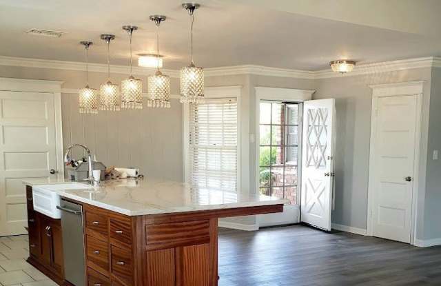 10434 Hillview Avenue photos photos