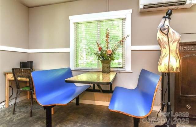 543 College Street photos photos