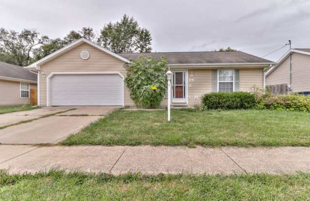 Spacious 3 bedroom, 1 bath home in Urbana available in October. photos photos