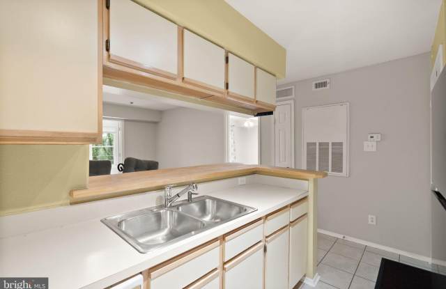 3313 WYNDHAM Circle Gallery 4