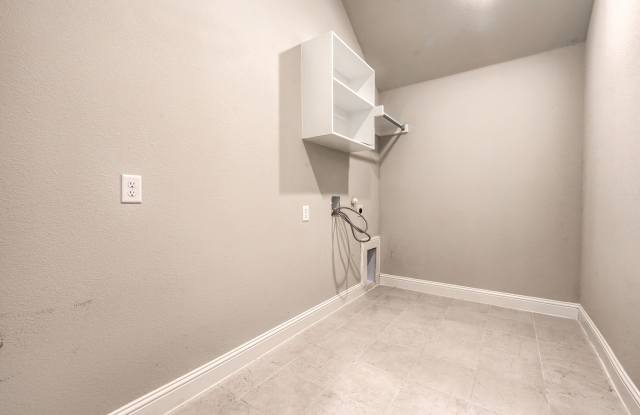 580 Bradley Drive Gallery 3