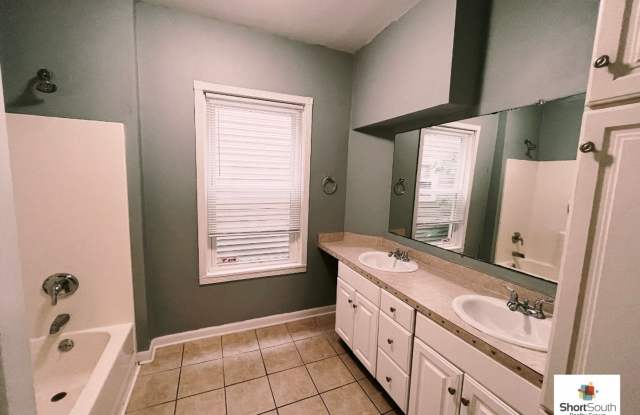 4 bed 2 bath Single Family Home Gallery 4