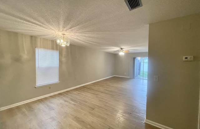 8850 CAVENDER DR Gallery 3