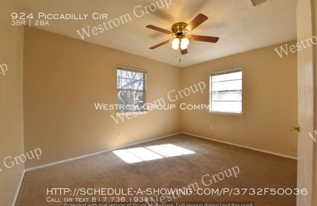 924 Piccadilly Cir - 924 Piccadilly Circle, Hurst, TX 76053