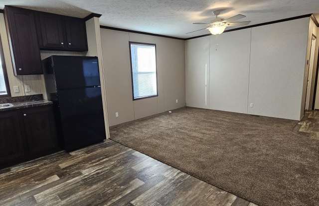 65 Tulip Ln Gallery 3
