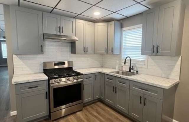 741 SCHUYLER AVE photos photos