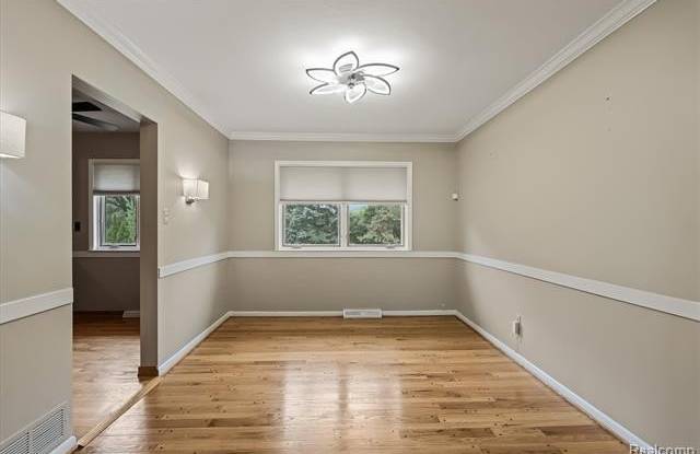 4753 QUARTON Road Gallery 4