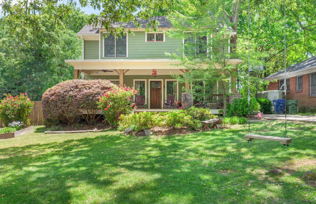 Beautiful 4/4 Plus Office, 4 Blocks From EAV w/ Awesome Fenced in Backyard! photos photos