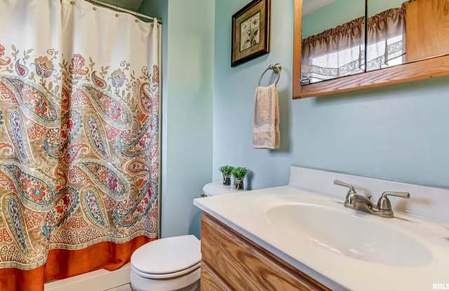 ROCHESTER 3 bedroom 2 bath AVAILABLE NOW! photos photos