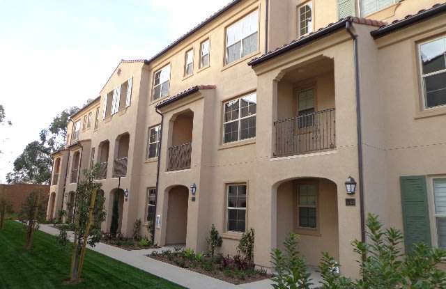 Amazing 4 Bedroom/3.5 Bathroom Townhome photos photos