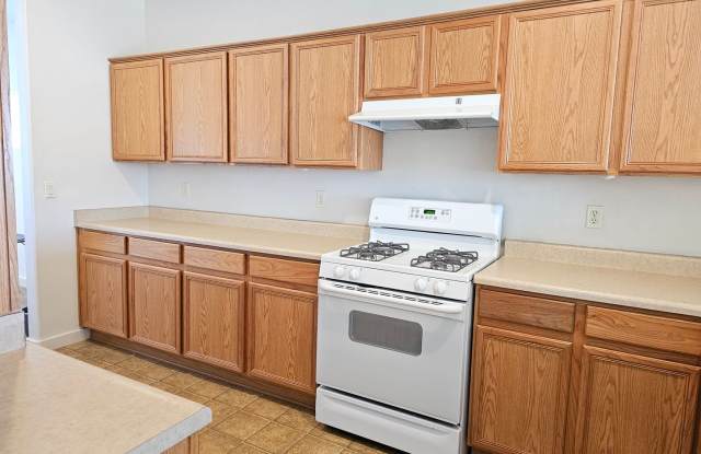 Golden Valley Stunner! 3 Car garage with Extra Toy Storage Gallery 4