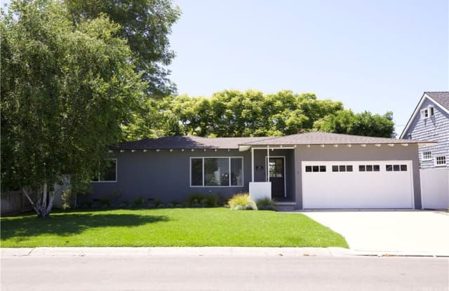 327 Pirate Road - 327 Pirate Road, Newport Beach, CA 92663
