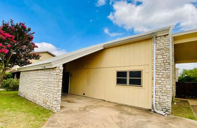 **AVAILABLE NOW** Amazing 3 Bedroom Townhome in BEAUTIFUL Horseshoe Bay, TX photos photos