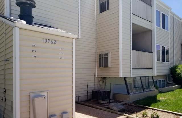 Cherry Creek Schools, 2 bed, 1 bath, 800 sf condo Great location off Havana and Exposition Ave. photos photos