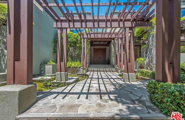 551 AMALFI Drive Gallery 4