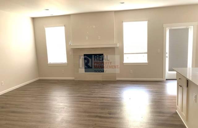 1115 32nd St North West Gallery 2