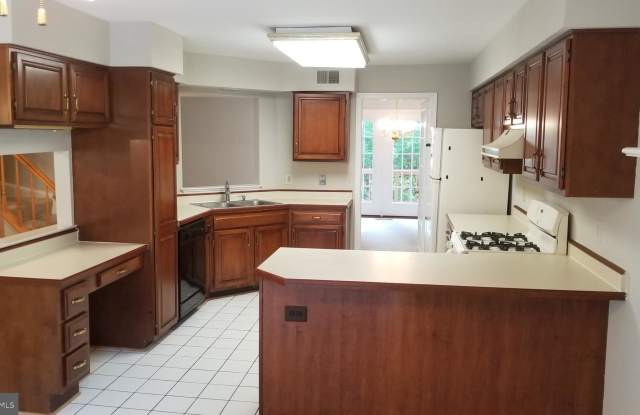 3917 CLARES COURT Gallery 2