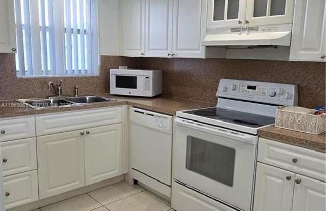 9375 Fontainebleau Blvd - 9375 Fontainebleau Boulevard, Fountainebleau, FL 33172