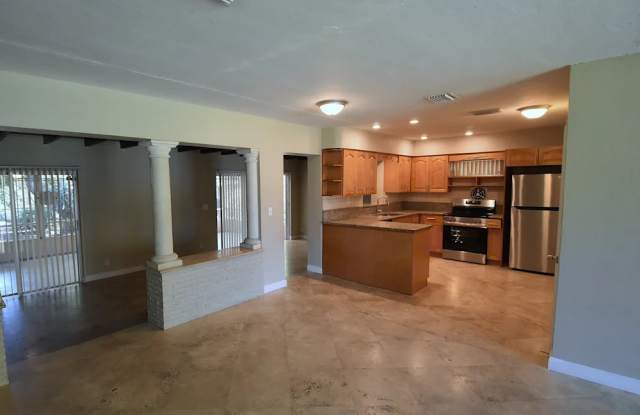2720 SW 15th Ct Gallery 3