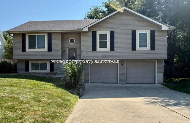 Beautiful 3 Bedroom Home in Raymore Gallery 1