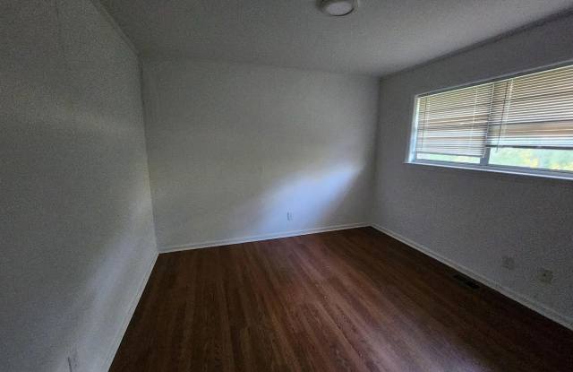 Room in 3 Bedroom Home at Monticello St Gallery 4