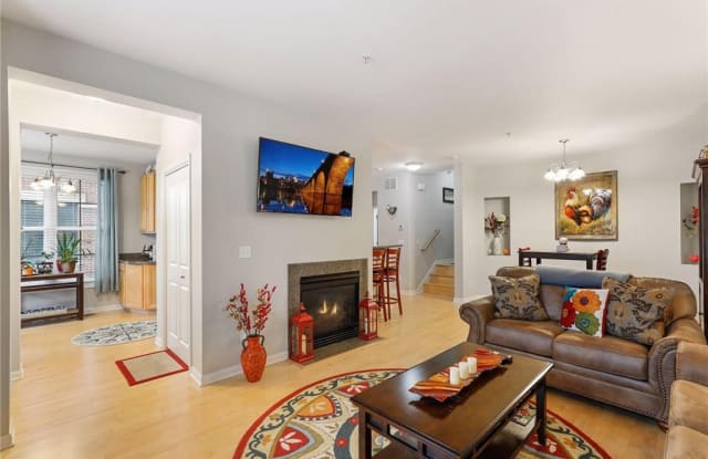 565 S 10th Street - 565 South 10th Street, Minneapolis, MN 55404 565 S 10th Street - 565 South 10th Street, Minneapolis, MN 55404