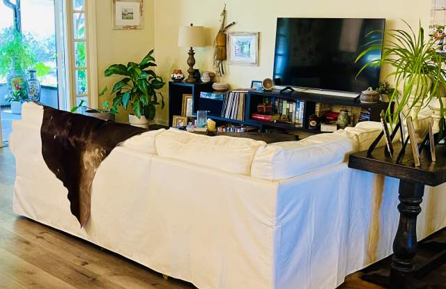 1420 Oak Forest Dr Gallery 1