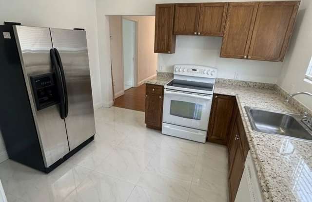 Newly Renovated 3 Bedroom Home | Heart of Riviera Beach Gallery 3