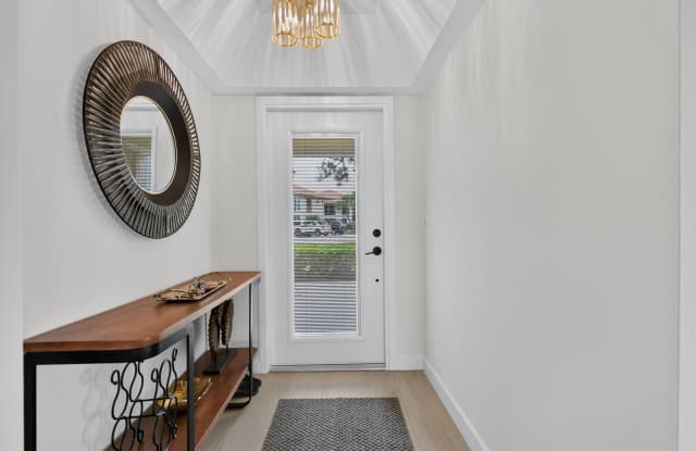 302 Brackenwood Circle Gallery 3